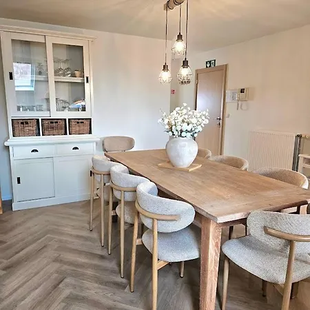 Modern And Large 2 Bedroom In Westende アパート ミデルケルケ