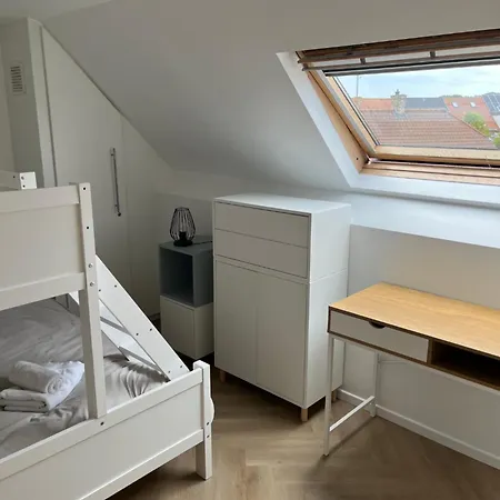 Modern And Large 2 Bedroom In Westende アパート ミデルケルケ