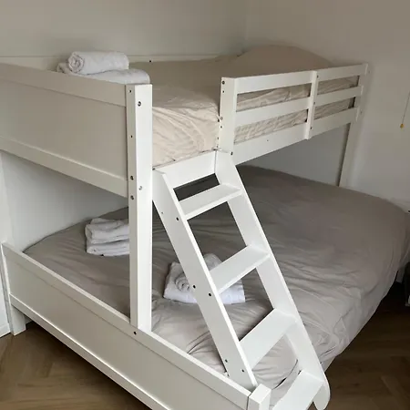 Modern And Large 2 Bedroom In Westende アパート