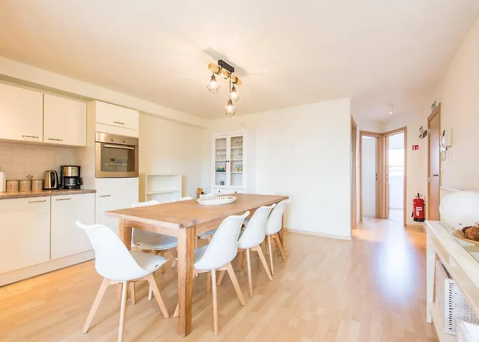 Modern And Large 2 Bedroom In Westende Apartment *